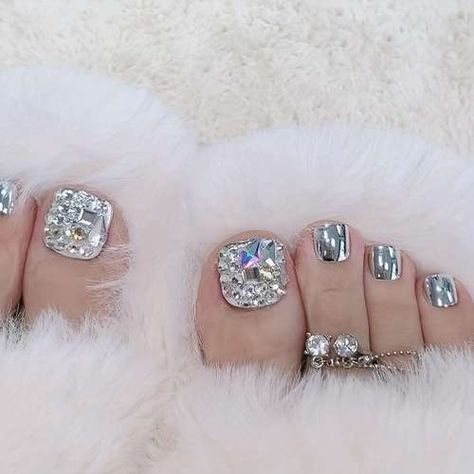 Chrome Toes, Toes Painted, Pedi Nails, Nails Street Style, Nail Shapes Square, Bridal Manicure, Press On Toenails, Fake Toenails, Toenail Designs