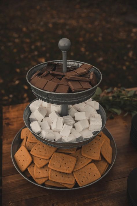 S’mores Table For Wedding, Wedding Reception Smores Bar, Campfire Rehearsal Dinner, Smores Table Ideas, Outdoor Camping Wedding Ideas, Smore Table Ideas, S’more Table, S’mores Wedding Bar Ideas, Backyard Bbq Reception