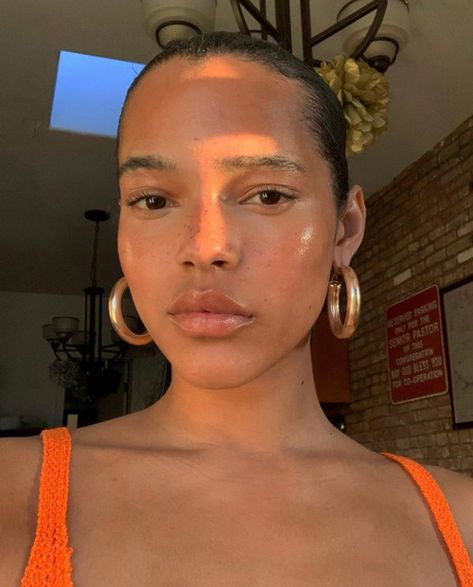 sognare Ruby Campbell, Glowy Blush, Skin Goals, Colorful Eye Makeup, Glowy Skin, Glowy Makeup, No Makeup, Green Beauty, Clean Beauty