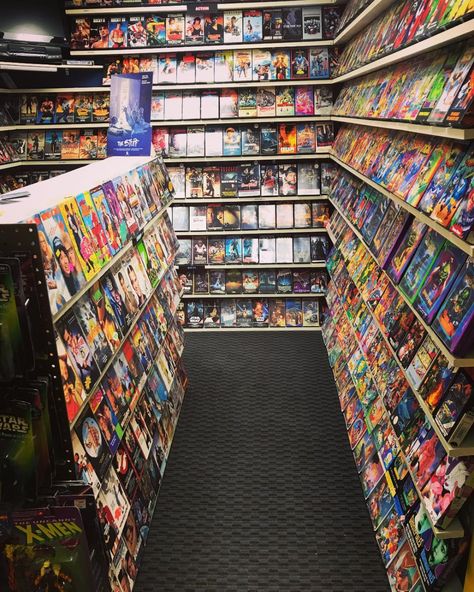 Guy Builds A VHS ‘Store’ In His Basement And It Might Give You Nostalgia Marvel Locations, Old School Candy, Store Aesthetic, Nostalgic Things, Nostalgia Core, Video Store, 80s Aesthetic, February 9, Movie Room