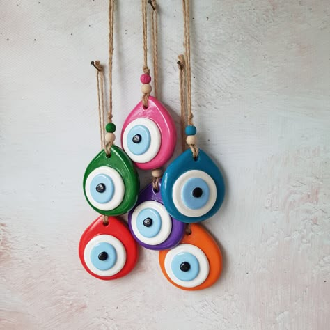 Rainbow Evil Eye, Evil Eye Hanging, Colorful Evil Eye, Evil Eye Wall Hanging, Evil Eye Art, Nature Art Drawings, Diy Ceramic, Handmade Wall Hanging, Ceramics Ideas Pottery