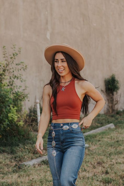 Western Tank Top Outfit, Casual Western Outfits, Western Tank Tops, Clothing Aesthetics, Jeans Tank Top, Fun Outfits, Future Dreams, Western Style Outfits, Tank Top Outfits