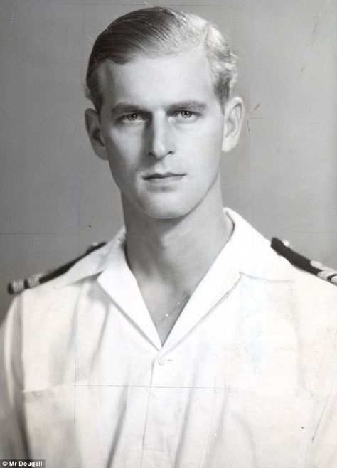 The Duke of Edinburgh at the age of 25 when he was serving as a Royal Navy officer Young Prince Philip, Queen Elizabeth Photos, Elizabeth Philip, Queen And Prince Phillip, Royal Family Trees, Queen Vic, English Royal Family, Princess Diana Family, Royal Family England