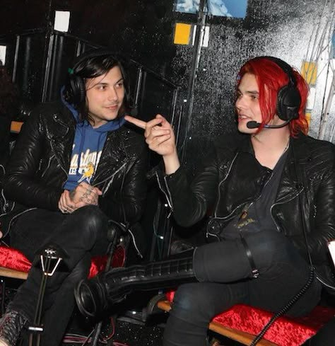 Frank Iero And Gerard Way, Gerard And Frank, Fall Memes, Mcr Memes, I Love Mcr, Mikey Way, Emo Music, Frank Iero, Band Memes