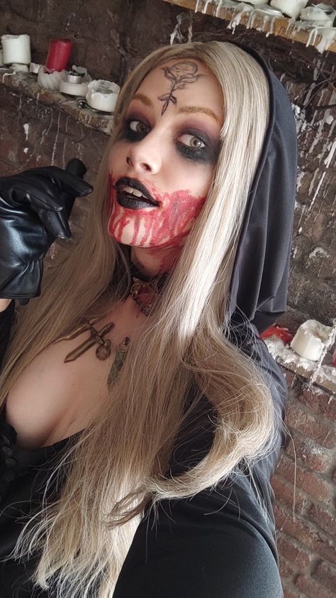 Vampire girl from resident evil village cosplay and makeup Resident Evil Makeup, Evil Makeup, Resident Evil Cosplay, Vampire Girl, Dark Castle, Resident Evil Village, Vampire Girls, Halloween Make Up, Halloween Make