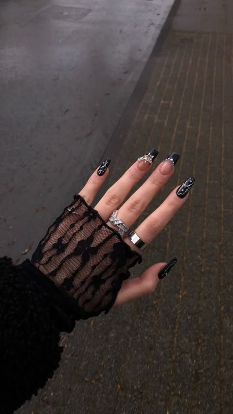 Black Nails Grunge, Silver And Black Nails, Nail Inspo Silver, Sparkly Black Nails, Black And Silver Nails, Black Prom Nails, Black Silver Nails, Sliver Nails, Douyin Nails