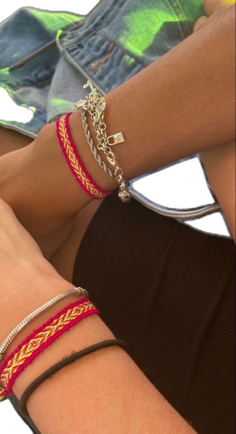 Matching Bracelets For Best Friends Aesthetic, Matching Bracelet Aesthetic, Matching Friendship Bracelets Aesthetic, Matching Bracelets For Couples Aesthetic, Matching Friendship Bracelets Couple, Bracelet Matching Couple, Friendship Bracelet For Boyfriend, Bracelet Couple Aesthetic, Matching String Bracelets