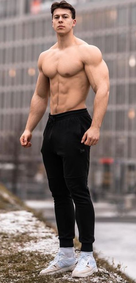 Male Reference, Big Muscle, Big Arms, Weight Gain Workout, Best Physique, Hot Abs, Fitness Inspiration Body, Mens Outfit Inspiration, Big Muscles