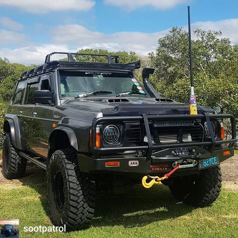 Regrann from @sootpatrol - Sunday...Just Trollin' #lockersbeforelightbars #nissan #patrol #gq #gqpatrol #y60 #td42t #soot #beach… Best 4x4 Cars, Gq Patrol, Camping 4x4, Nissan Patrol Y61, Jeep Xj Mods, Nissan 4x4, Nissan Terrano, Pickup Truck Accessories, Nissan Trucks