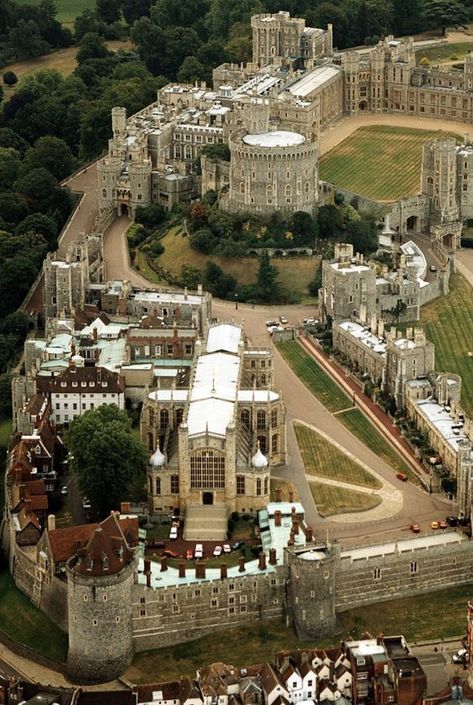 Windsor Uk, Windsor Palace, British Castles, Chateau Medieval, Round Tower, English Castles, Castle Mansion, Royal Castles, Royal Residence