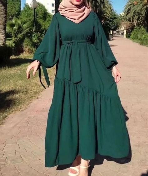 Muslim Fashion Dress Modern, Islamic Fashion Dresses, Moslem Fashion, Long Frock Designs, Bride Dress Simple, Blouse Casual Fashion, Modest Fashion Hijab, Stylish Short Dresses, Fashion Top Outfits