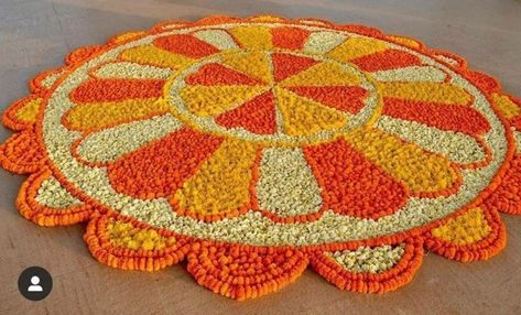 Attractive Rangoli Designs, Ganpati Decor, Pookalam Design, Simple Flower Rangoli, Mat Decoration, Simple Rangoli Designs, Home Flower Decor, Rangoli Designs Simple Diwali, Diy Floral Decor