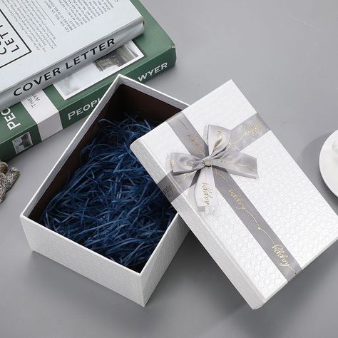 Box Kado, Unique Packaging Design, Packaging Design Ideas, Luxury Gift Boxes, Wrapped Presents, Customized Packaging, Boxes Packaging, Gift Wrap Box, Instagram Template Design