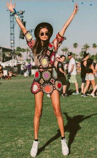 here are some of what fashion's finest wore to coachella to inspire you when you're packing for your festival! Mode Coachella, Moda Coachella, Look Da Festival, Boho Dress Pattern, Bohemian Schick, Festival Mode, Boho Chique, Boho Mode, Teenage Outfits