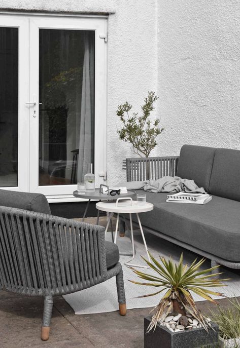 Outdoor Furniture Design, Outdoor Lounge Set, Grey Furniture, Modern Outdoor Furniture, Outdoor Patio Decor, Contemporary Outdoor, Décor Diy, Diy Outdoor Furniture, Modern Outdoor