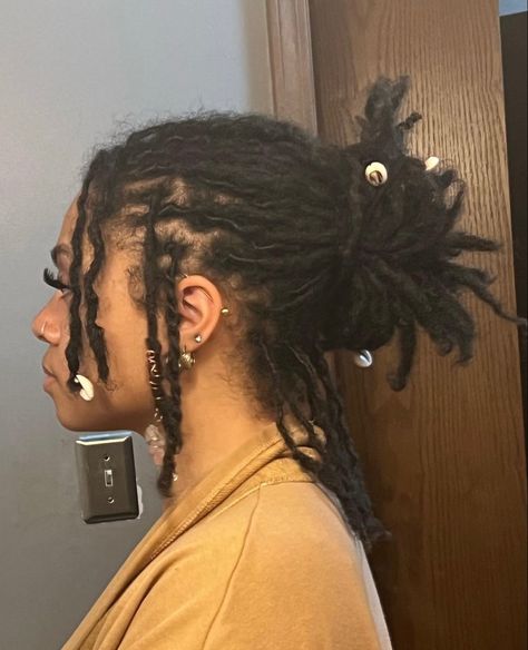 Short Dread Styles Updo, Shoulder Length Dread Hairstyles, Small Loc Hairstyles, Braids With Hats, Shoulder Length Locs Hairstyles, Dred Locks, Loc Hairstyles For Women, Woman With Dreadlocks, Locks Hairstyles