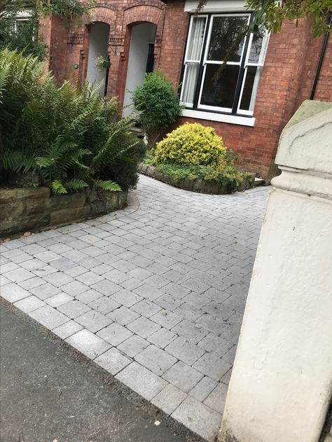 Small Front Garden With Driveway, Edwardian Driveway, Small Driveway Ideas Uk, Small Driveway Ideas Parking, Front Garden Driveway, Small Driveway, Driveway Tiles, Cobbled Driveway, Front Driveway