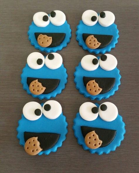 Fondant Cupcake Toppers How To Make, Fondant Cupcake Toppers Birthday, Cupcakes With Fondant Toppers, Monster Inc Cupcakes Ideas, Cookie Monster Cookies Decorated, Fondant Cupcakes Ideas, Fondant Cookies Ideas, Fondant Sugar Cookies, Cupcake Fondant