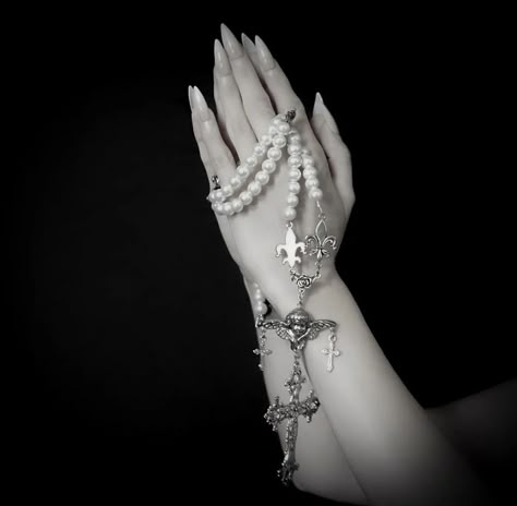 Goth hands gothic black cross cattedral hands necklace Gothic Icons, Gothic Coquette, Goth Coquette, White Goth, Tarot Reader, Gothic Aesthetic, Arte Sketchbook, Goth Aesthetic, Discord Server