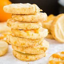 These Slice & Bake Orange Almond Cookies are soft in the center and crunchy on the edges! A flavorful and easy-to-make cookie with lots of orange aroma and ground almonds. Orange Pulp Recipes, Sliced Almond Cookies, Pulp Recipe, Almond Biscuits, Easy To Make Cookies, Almond Meal Cookies, Almond Milk Recipes, Orange Baking, Almond Flour Cookies