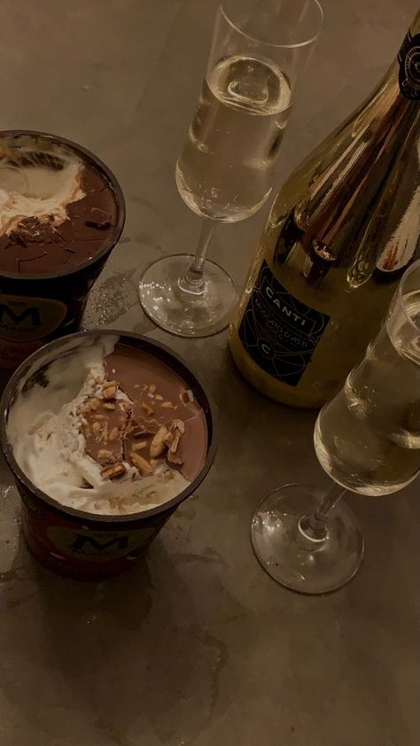 Moscato Aesthetic, Ice Cream Aesthetic Night, Wine And Ice Cream, Food Aethstetic, Healthy Green Salads, Wine Ice Cream, Instagram Story Inspiration, Night Story, Tennis Photos