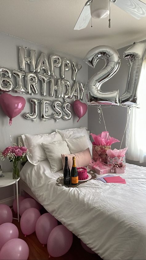 17 Birthday Bedroom Decorations, 21st Bedroom Surprise, 22 Birthday Room Decor, Birthday Decor For Room, Birthday Hotel Decorations For Her 21, Balloons In Hotel Room, 21 Birthday Hotel Decorations, 21st Room Decoration Ideas, Decorating Best Friends Room Birthday