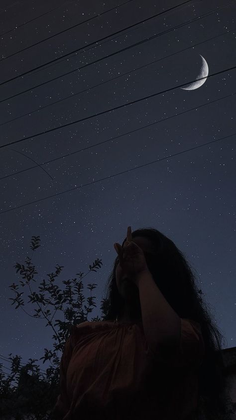 #night #aesthetic #dark #darkness #alone #sad #darkaesthetic #darknight #girl Dark Aesthetic Pictures Insta, Photo Profil Insta Original, Night Aesthetic Dark, Night Sky Drawing, Dark Tumblr, Biology Diagrams, New Nature Wallpaper, Beautiful Profile Pictures, Asthetic Picture