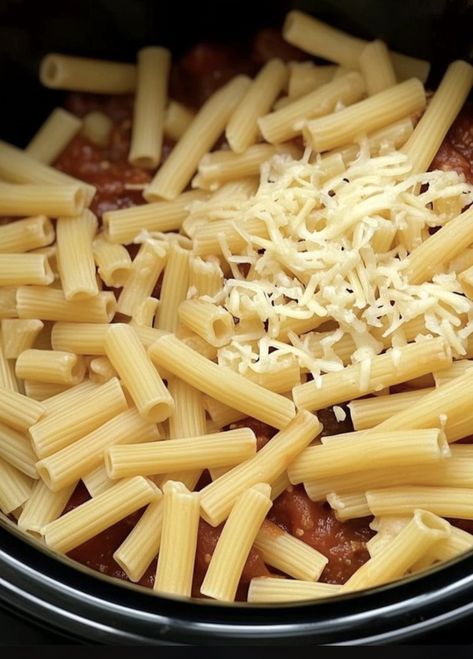 Slow Cooker Baked Ziti Recipe Baked Ziti Crockpot, Crockpot Ziti, Crock Pot Ziti, Slow Cooker Baked Ziti, Ham Soup Recipes, Crockpot Pasta Recipes, Penne Pasta Recipes, Slow Cooker Salisbury Steak, Slow Cooker Baking