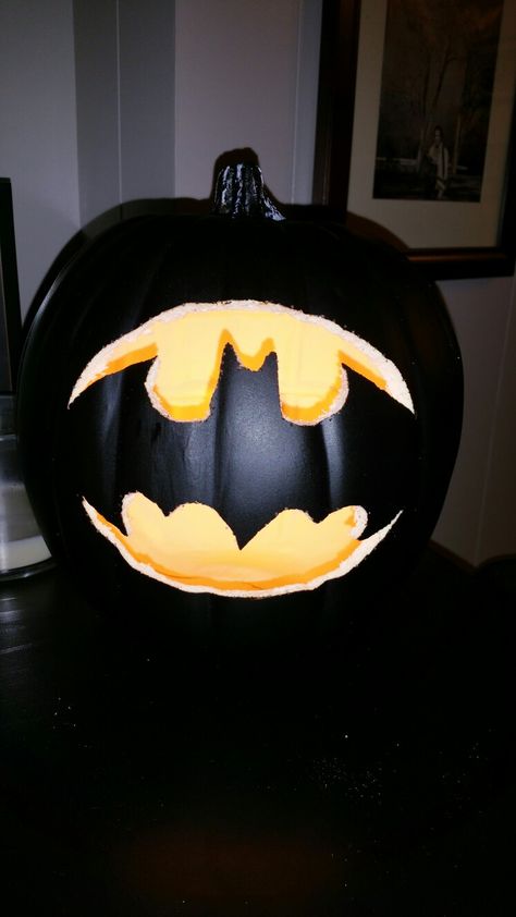 Batman pumpkin Craft pumpkin from Michael's carved using template. Batman Pumpkin Painting Ideas, Pumpkin Carving Superhero, Dc Pumpkin Carving, Pumpkin Carving Bat Ideas, Pumpkin Carving Ideas With Paint, Pumpkin Painting Ideas Batman, Things To Carve On A Pumpkin, Super Hero Pumpkin Painting, Drake Pumpkin Carving