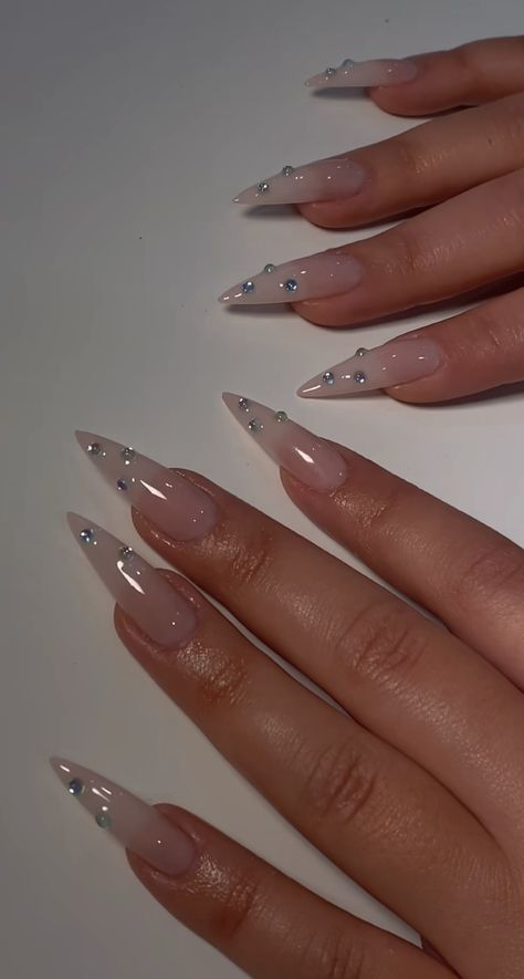 Graduation Nails Acrylic Stilleto, Cute Pointy Acrylic Nails, Classy Pointy Nails, Simple Stilleto Acrylic Nails, Long Acrylic Nails Almond Stilettos, Almond Pointy Acrylic Nails, Long Almond Gel X Nails, Rhinestone Almond Acrylic Nails, White Nails Stiletto Long