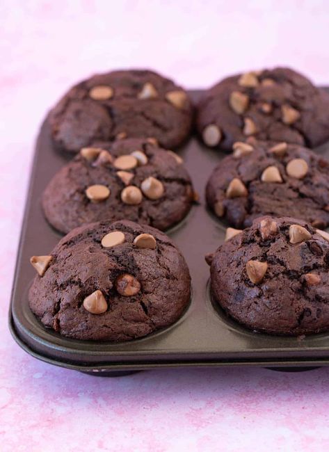 Soft and tender Small Batch Chocolate Muffins made from scratch. This easy recipe makes just six large Chocolate Muffins. And they’re ready to eat in 35 minutes. No electric mixer needed. Recipe from sweetestmenu.com #muffins #baking #dessert #chocolate Easter Desserts Small Batch, Small Batch Of Muffins, 6 Muffin Recipe, Small Batch Chocolate Muffins, Small Batch Chocolate Chip Muffins, Small Batch Muffin Recipe, Chocolate Muffin Recipe Easy, Classroom Cookbook, Small Batch Muffins