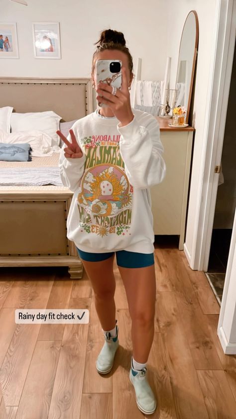 beach girl, rainy day outfit, beach girl outfit, milso, biker shorts, #billabong #rainydayoutfit #xtratuff Billabong Women's XTRATUF Rainy Day Beach, Beach Day Outfit, Beach Girl Outfits, Billabong Women, Rainy Day Outfit, Day Outfit, Beach Girl, Work Outfits, Biker Shorts