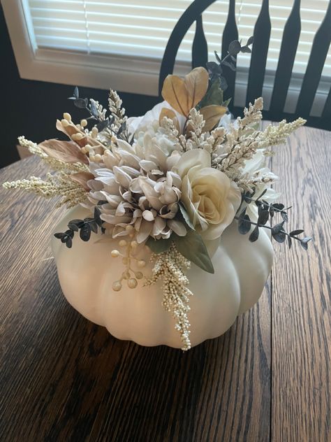 Faux Pumpkin Floral Arrangement, White Pumpkin Flower Centerpiece, White Fall Floral Arrangements, Simple Pumpkin Centerpieces, White Fall Centerpieces For Table, White Pumpkin Floral Arrangements, Fall Wedding Centerpieces Rustic Table Decorations White Pumpkins, Boho Pumpkin Centerpieces, Wedding Pumpkin Centerpiece