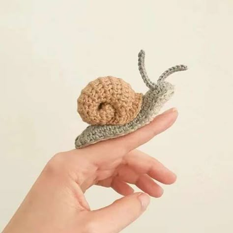 Crochet Snail Pattern Free, Snail Crochet Pattern Free, Small Crochet Patterns, Crochet Snail Free Pattern Amigurumi, How To Crochet A Snail, Free Snail Crochet Pattern, Small Snail Crochet Pattern, Snail Crochet Pattern, Crochet Family