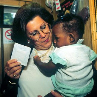 Antonia Novello, M.D. first woman and first Latina to be US Surgeon General, 1990. Future Surgeon, Kickass Women, Influential Women, Extraordinary Women, Today In History, Life Board, World Religions, Historic Photos, Interesting People