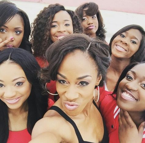 It's a dolls world❤ Majorette Dance, Dancing Dolls Bring It, Black Presents, Dancing Dolls, Cute Cheerleaders, Couple Goals Teenagers Pictures, Cute Outfits With Jeans, Dancing Baby, Women Power