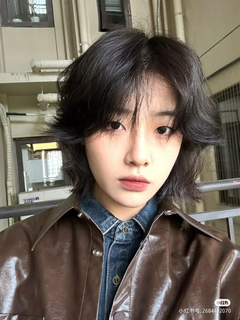 Short Tomboy Wolfcut, Short Wolfcut With Bangs Korean, Bangs With Short Layered Hair, Unstyled Short Haircuts, Short Mullet Haircuts For Women, Shoulder Length Hair Men Straight, Short Mullet For Women, Tom Boy Hairstyles Short, Short Hair With Short Curtain Bangs