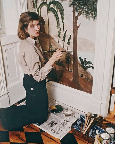 Martha Stewart on Instagram: “Need some DIY inspiration for this weekend? ✨ Take it from this week’s #TBT: @marthastewart48 in her first home in Turkey Hill,…” Shuffle Board, Turkey Hill, Martha Stewart Home, Hill Garden, Garden Plan, Garden On A Hill, Primitive Homes, Martha Stewart Living, New England Style