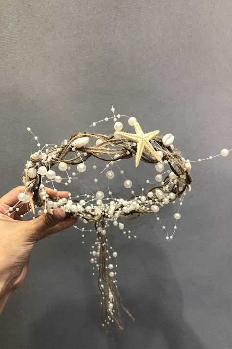 KINA & WEDDING SUPPLIES/Bible Crown Dreamer Beads - Cream Sea Star Wicker Crown - TAC2019-00601 Ocean Inspired Headpiece, Under The Sea Accessories, Diy Shell Crown, Sea Creature Outfit, Seaweed Crown, Sea Inspired Outfits, Sea Siren Costume, Sea Hairstyles, Ocean Crown