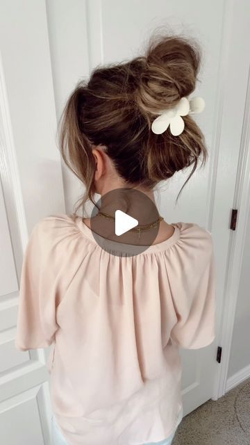 Brooke Roundy Hair Tips Makeup Tips on Instagram: "These flower clips have a hold on me, they are just so fun! Try this and lmk how you liked it! Follow @blushbasics #hairstyle #clawclip #clawclipshairstyles #flowerclip" Hair Clips Hairstyles, Diy Hair Hacks, Hair Clip Hairstyles, Easy Hair Updos, Clip Hairstyles, Hair Ponytail Styles, Hair Stylist Life, Ponytail Styles, For Your Love