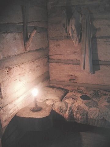 Prairie Pioneer Homestead Pioneer Homestead, Prairie Aesthetic, Nice Room, Primitive Bedroom, Primitive Living, Pioneer Life, Cabin Aesthetic, Something Wild, Cowboy Aesthetic