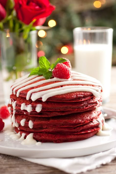 Pancakes With Cream Cheese, Pancakes With Cream, Dessert Crepes, Red Velvet Pancakes, Christmas Silhouette, Wonderland Cake, Mascarpone Frosting, Silhouette Cake, Florida Christmas