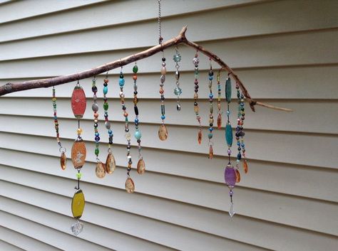 Glass and Bead Mobile on a Stick. Stick Mobile, Wind Chain, Branch Mobile, Tree Branch Crafts, Willow Sticks, Earth Craft, Mod Podge Crafts, Crystal Crafts, Summer Art