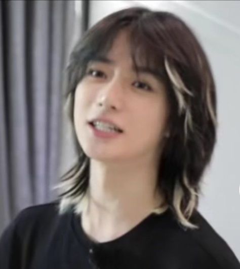 choi beomgyu txt Young Men Haircuts, Mullet Haircut, Hair Icon, Mullet Hairstyle, Haircuts For Long Hair, Life Story, Celebrity Art, Dream Hair, Long Hair Cuts