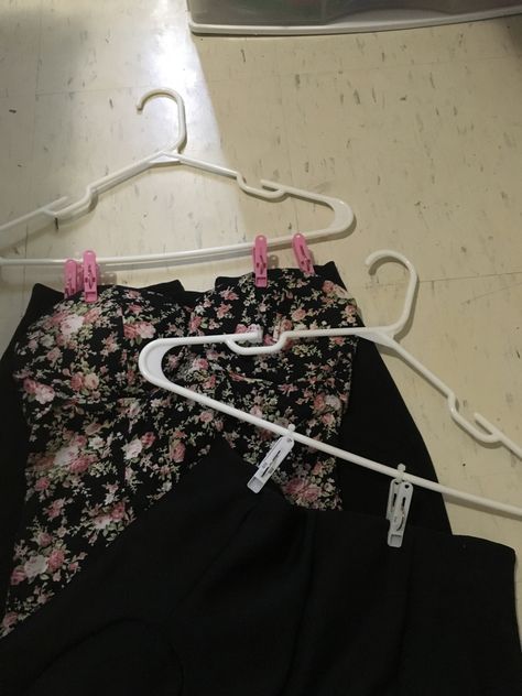 Add clothes pins to hangers with zipties, great for skirts and strapless shirts, double up to add multiple peices and tie slightly loose so pins can easily slide across hanger to adjust to differnt clothing items, or add multiple larger clips to hang up scarfs Strapless Shirt, Organize Declutter, Double Up, Clothing Hacks, Diy Organization, Scarfs, Clothes Pins, Declutter, Hangers