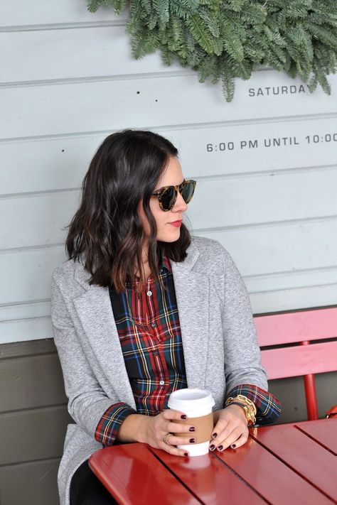 Shirt And Blazer Outfit, Coffee And Jewelry, Comfortable Holiday Outfits, Outfit Ideas Edgy, Tartan Fashion, University Style, Cold Weather Outfit, Fall Closet, Blazer Outfit