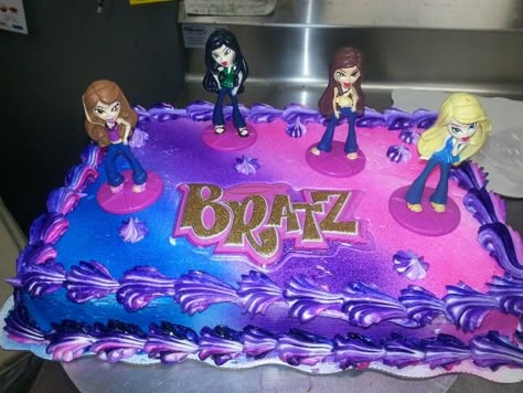 Bratz Bachelorette, Bratz Birthday Cake, 2000s Cake, Bratz Birthday Party, 2000s Party Theme, Bratz Birthday, Bratz Party, Early 2000s Party, Childhood Aesthetic