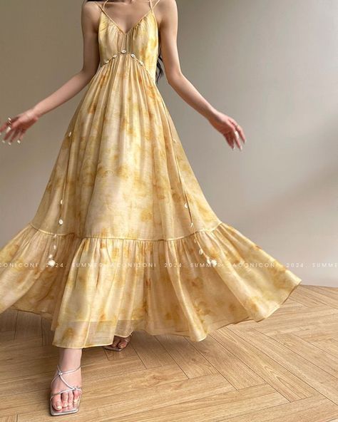 Long Flowy Dress, Pretty Dress, Summer Sunset, Flowy Dress, Dress Suits, British Indian, Skirt Pants, Summer Sale, Model Measurements