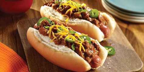 Spicy Chili Dog Hot Dog Chili Recipe, Chili Dog Chili Recipe, Hotdog Chili Recipe, Chilli Dogs, Hot Dog Chili Sauce, Bratwurst Recipes, Hot Dog Sauce, Gourmet Hot Dogs, Chili Sauce Recipe