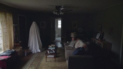 A Ghost Story (2017) by David Lowery David Lowery, A Ghost Story, Real Haunted Houses, Casey Affleck, Sheet Ghost, Ghost Photography, Ghost Story, Real Ghosts, Movie Shots